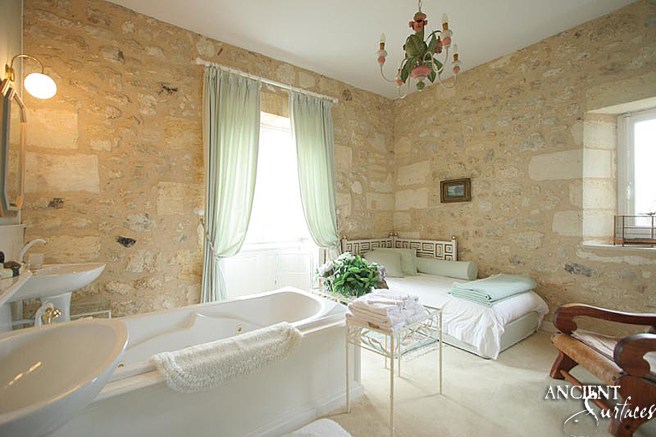 921464_Grand but rustic